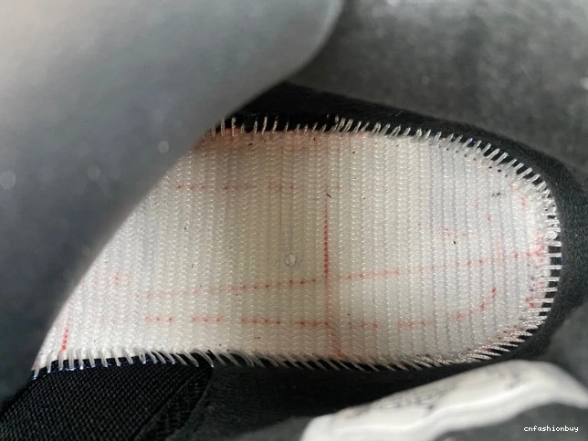 Jordan DR5415-030 Retro 4 SB 0819
